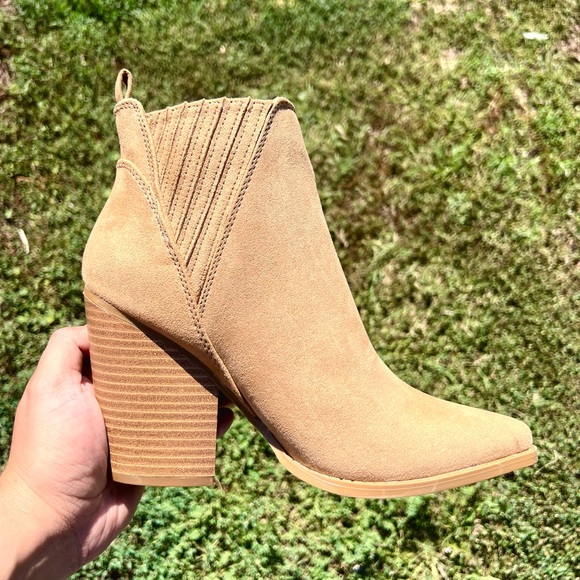⚡FINAL SALE! Camel Vegan Suede Western Ankle Boots - Picture 4 of 10